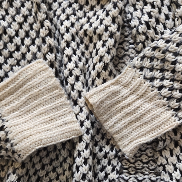 Dynamite Knit Sweater - Picture 4 of 6